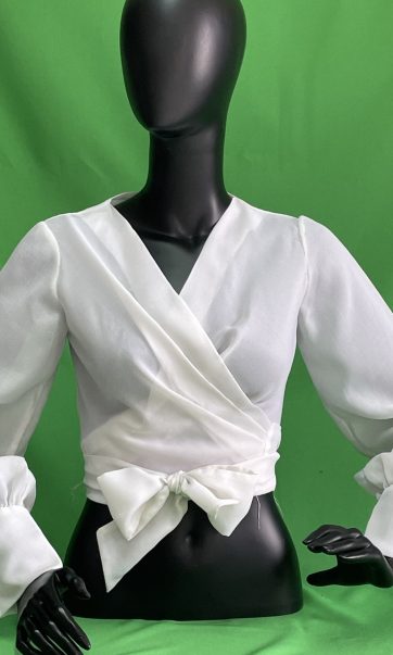 Brusa blanca creuada