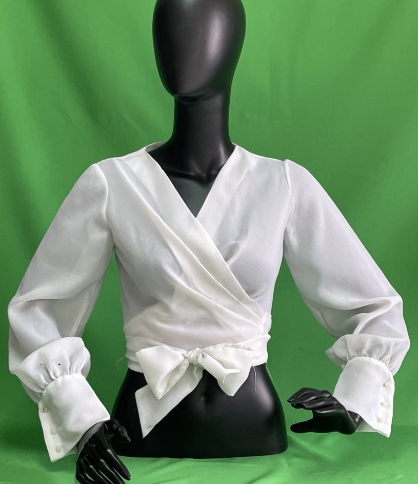 Brusa blanca creuada