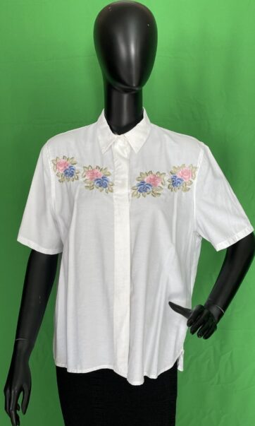 Brusa camisera de cotó amb brodat floral