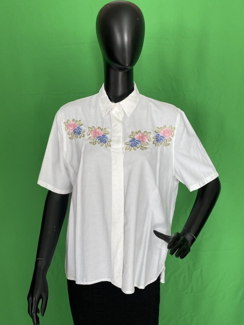 Brusa camisera de cotó amb brodat floral