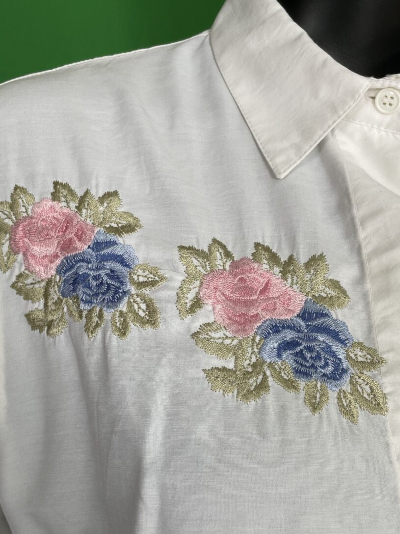 Brusa camisera de cotó amb brodat floral - Imatge 2